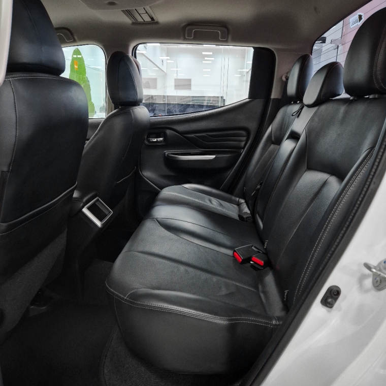 Mitsubishi-L200 TRITON-2.4 16V TURBO DIESEL SPORT HPE CD 4P 4X4 AUTOMÁTICO