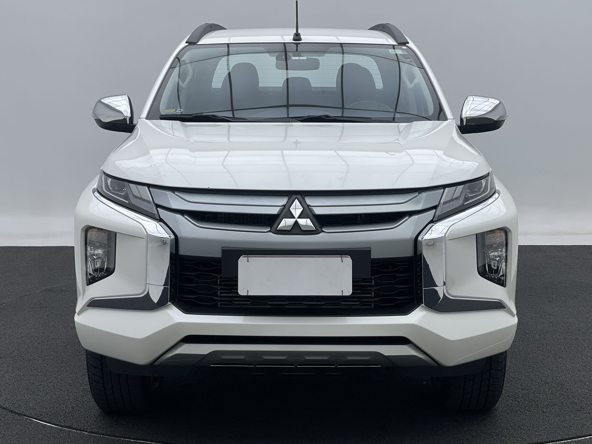 Mitsubishi-L200 TRITON-L200 Triton Sport HPE 2.4 CD Diesel Aut.