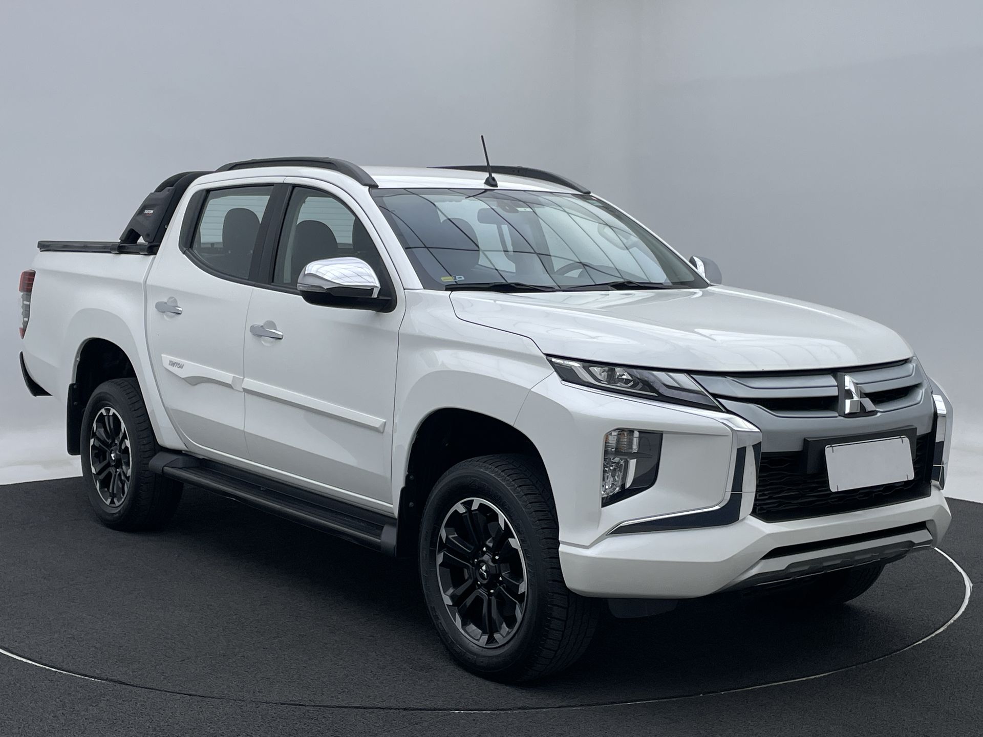 Mitsubishi-L200 TRITON-L200 Triton Sport HPE 2.4 CD Diesel Aut.
