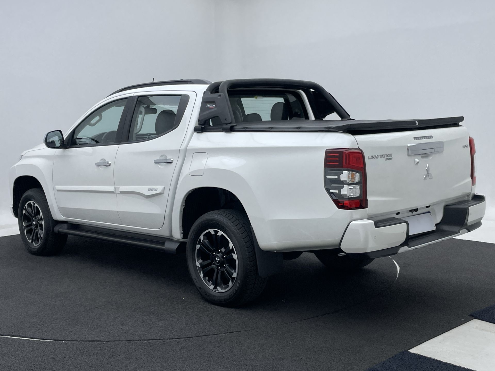 Mitsubishi-L200 TRITON-L200 Triton Sport HPE 2.4 CD Diesel Aut.