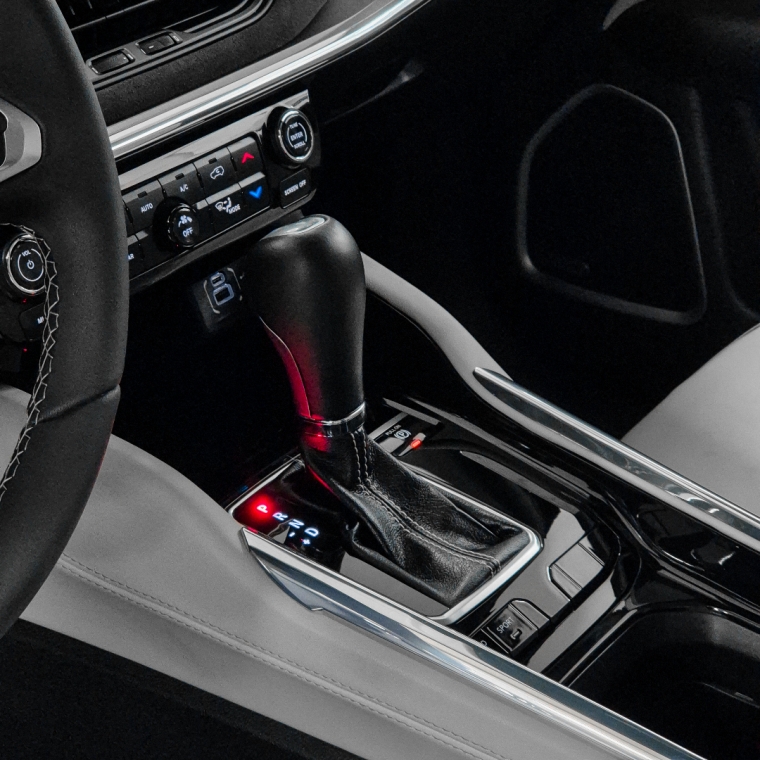 Jeep-COMMANDER-1.3 T270 TURBO FLEX OVERLAND AT6