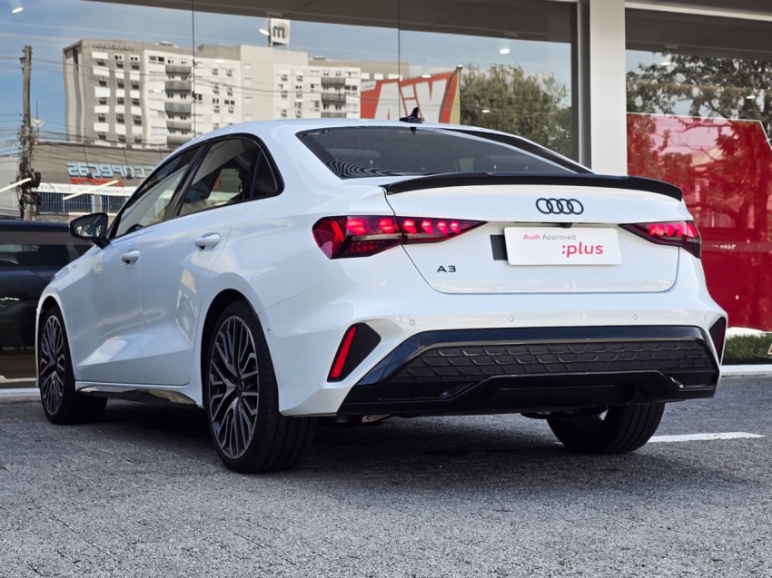 Audi-A3-2.0 40 TFSI GASOLINA SEDAN PERFORMANCE BLACK S-TRONIC