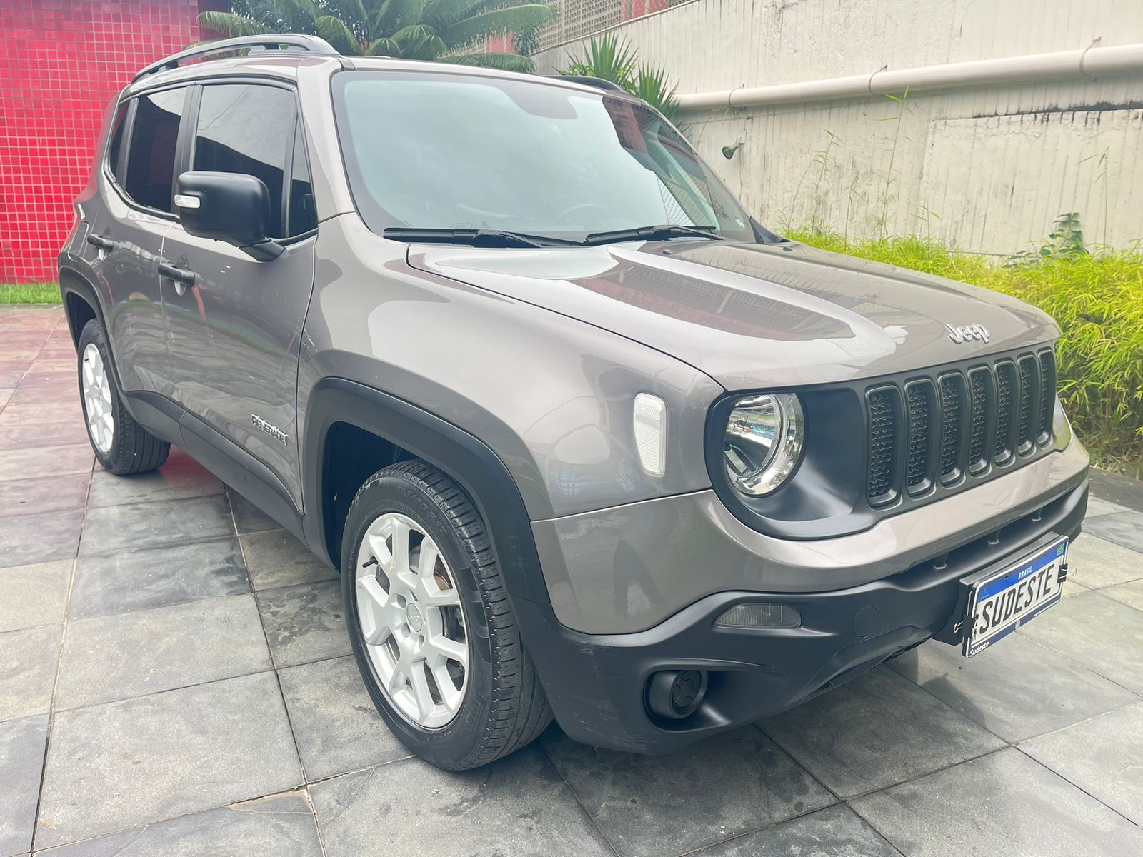 Renegade Sport 1.8 4x2 Flex 16V Aut.