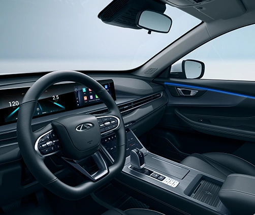 Interior renovado, com acabamento premium e bancos em couro Sport Series.