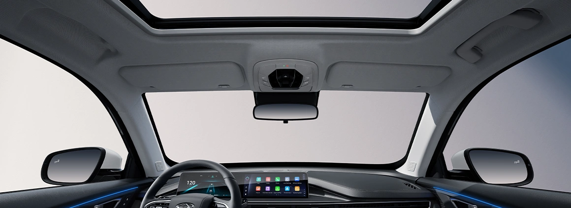 Teto solar panorâmico com cortina elétrica.