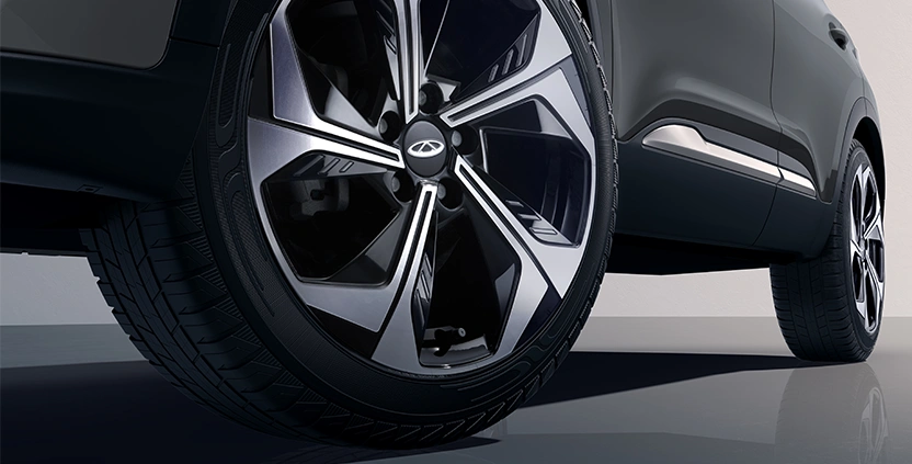 Rodas de liga leve diamantadas 18’’.