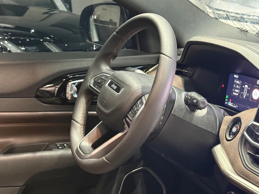 Jeep-COMMANDER-1.3 T270 TURBO FLEX OVERLAND AT6