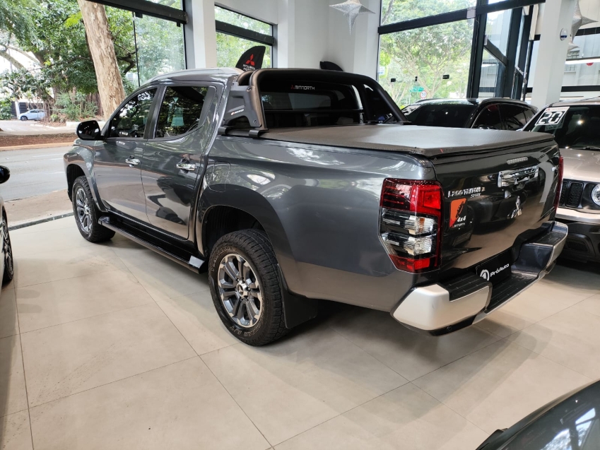 Mitsubishi-L200 TRITON-2.4 16V TURBO DIESEL SPORT HPE-S CD 4P 4X4 AUTOMÁTICO