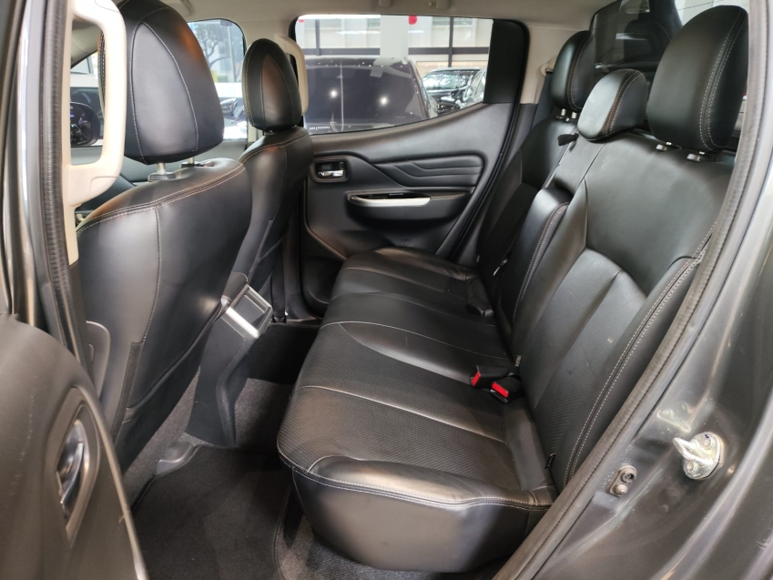 Mitsubishi-L200 TRITON-2.4 16V TURBO DIESEL SPORT HPE-S CD 4P 4X4 AUTOMÁTICO