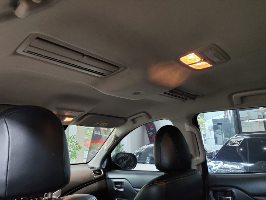 Mitsubishi-L200 TRITON-2.4 16V TURBO DIESEL SPORT HPE-S CD 4P 4X4 AUTOMÁTICO