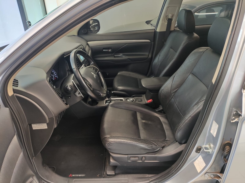 Mitsubishi-OUTLANDER-3.0 GT 4X4 V6 24V GASOLINA 4P AUTOMÁTICO