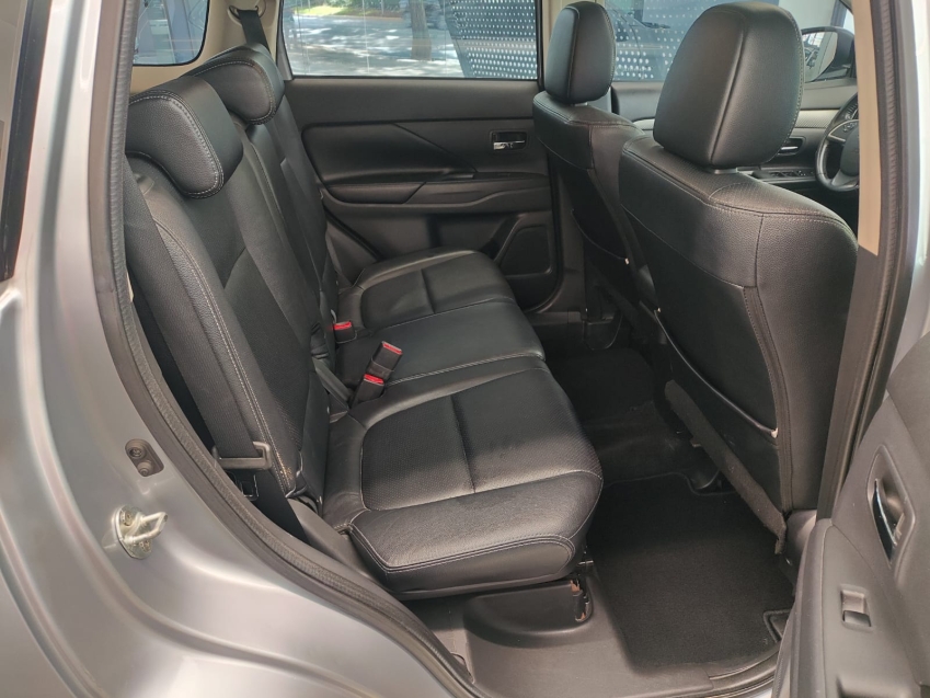 Mitsubishi-OUTLANDER-3.0 GT 4X4 V6 24V GASOLINA 4P AUTOMÁTICO