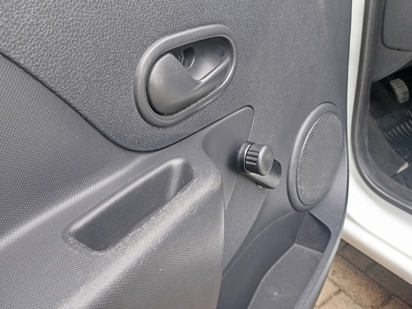 Renault-LOGAN-1.0 AUTHENTIQUE 16V FLEX 4P MANUAL