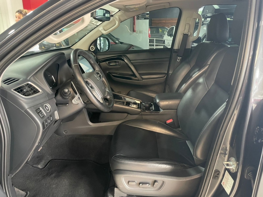 Mitsubishi-PAJERO SPORT-2.4 16V MIVEC TURBO DIESEL LEGEND AWD AUTOMÁTICO