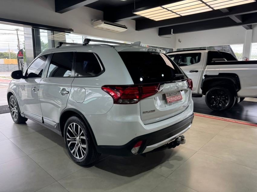 Mitsubishi-OUTLANDER-2.0 COMFORT 16V GASOLINA 4P AUTOMÁTICO