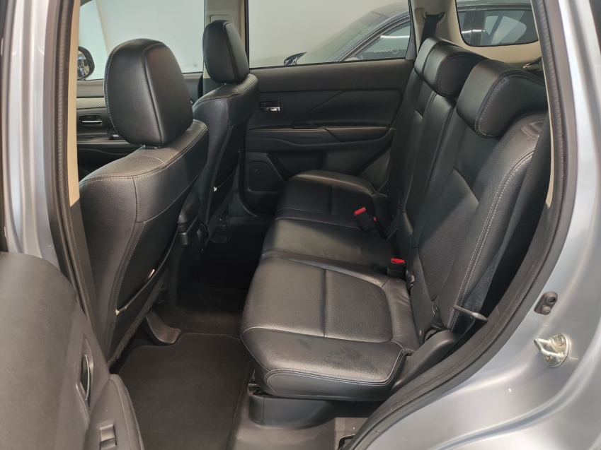 Mitsubishi-OUTLANDER-3.0 GT 4X4 V6 24V GASOLINA 4P AUTOMÁTICO