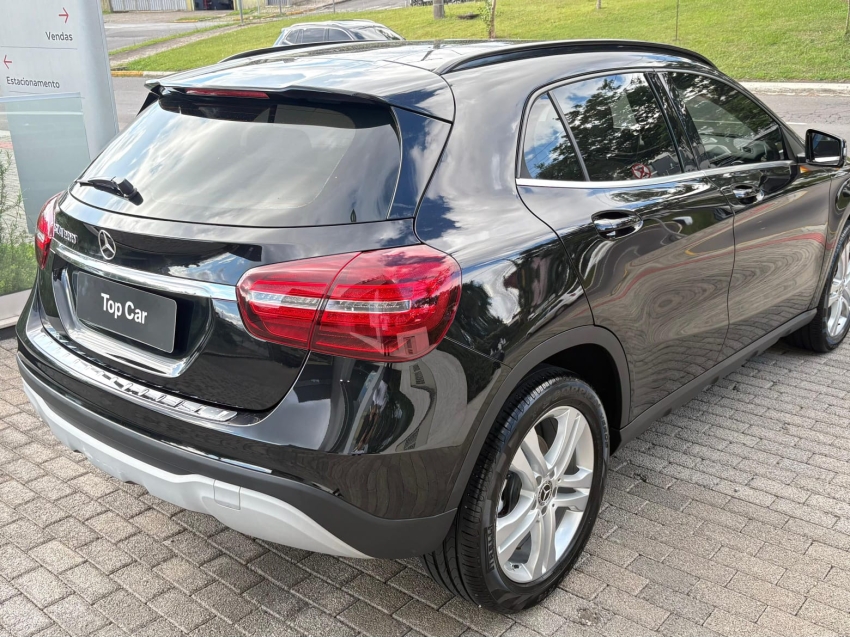 Mercedes-Benz-GLA 200-1.6 CGI FLEX STYLE 7G-DCT