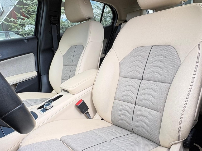 Mercedes-Benz-GLA 200-1.6 CGI FLEX STYLE 7G-DCT