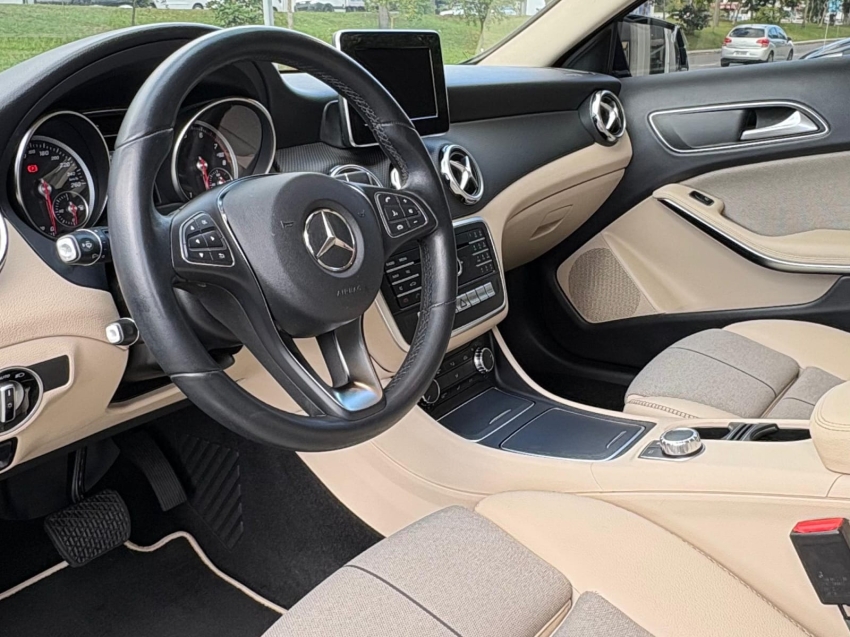 Mercedes-Benz-GLA 200-1.6 CGI FLEX STYLE 7G-DCT