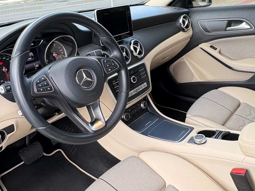 Mercedes-Benz-GLA 200-1.6 CGI FLEX STYLE 7G-DCT