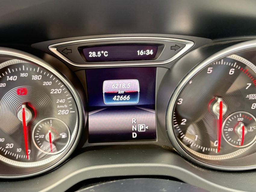 Mercedes-Benz-GLA 200-1.6 CGI FLEX STYLE 7G-DCT