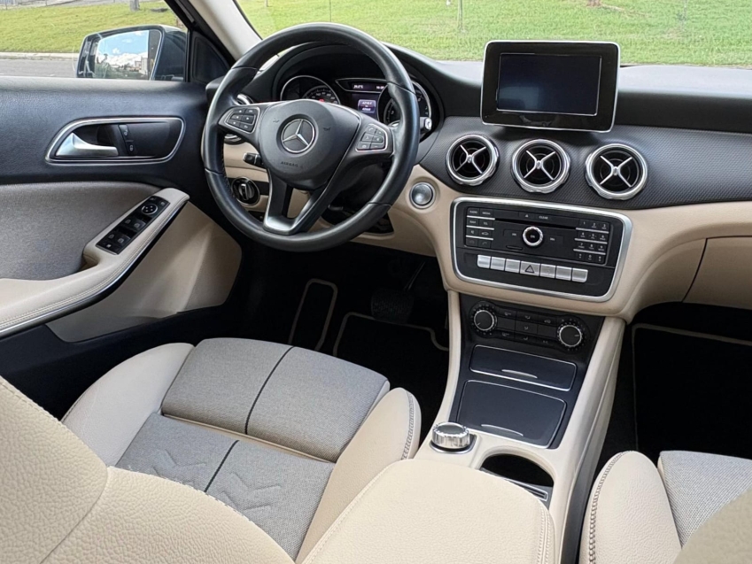 Mercedes-Benz-GLA 200-1.6 CGI FLEX STYLE 7G-DCT