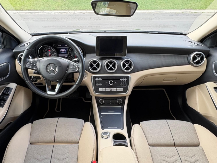 Mercedes-Benz-GLA 200-1.6 CGI FLEX STYLE 7G-DCT