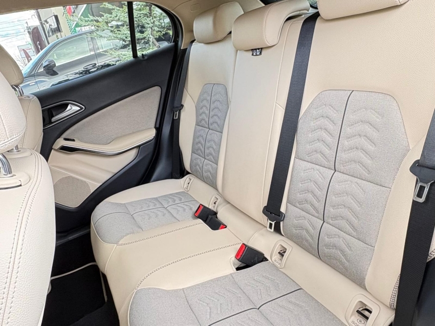 Mercedes-Benz-GLA 200-1.6 CGI FLEX STYLE 7G-DCT