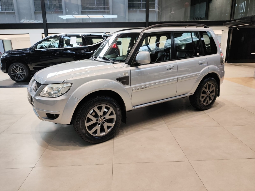 Mitsubishi-PAJERO TR4-2.0 4X2 16V 140CV FLEX 4P AUTOMÁTICO