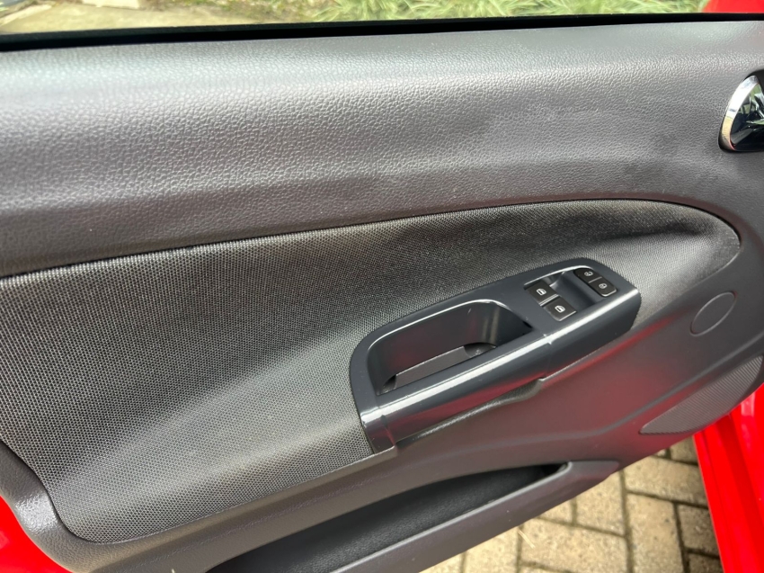 VW - Volkswagen-VOYAGE-1.0 MI COMFORTLINE 8V FLEX 4P MANUAL