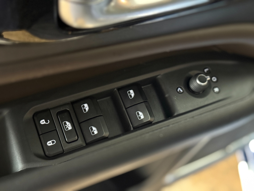 Jeep-COMMANDER-1.3 T270 TURBO FLEX OVERLAND AT6