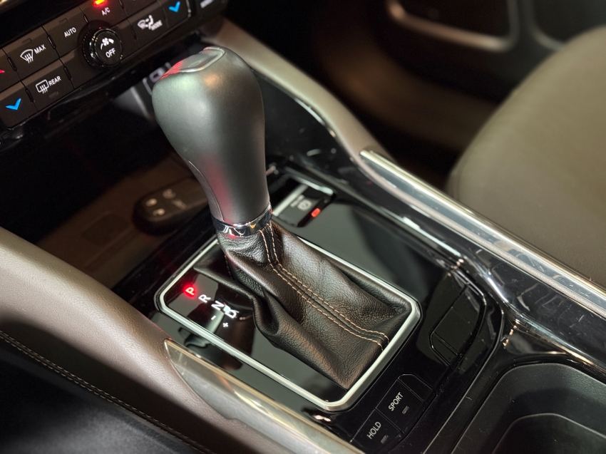 Jeep-COMMANDER-1.3 T270 TURBO FLEX OVERLAND AT6