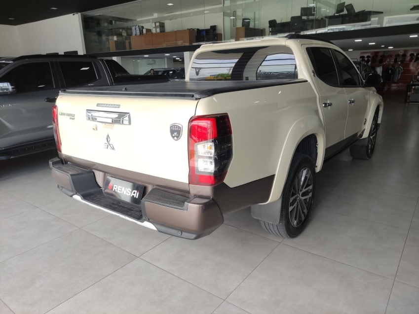 Mitsubishi-L200 TRITON-2.4 16V TURBO DIESEL SPORT HPE-S TERRA CD 4P 4X4 AUTOMÁTICO