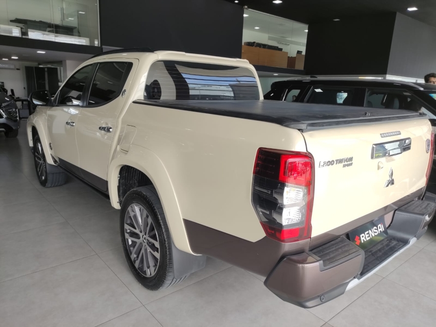 Mitsubishi-L200 TRITON-2.4 16V TURBO DIESEL SPORT HPE-S TERRA CD 4P 4X4 AUTOMÁTICO