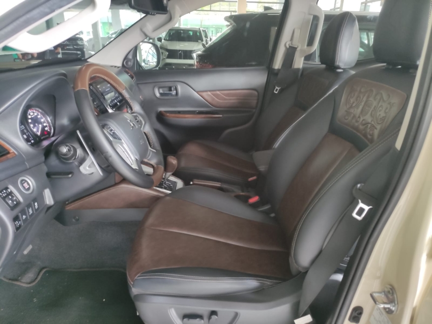 Mitsubishi-L200 TRITON-2.4 16V TURBO DIESEL SPORT HPE-S TERRA CD 4P 4X4 AUTOMÁTICO