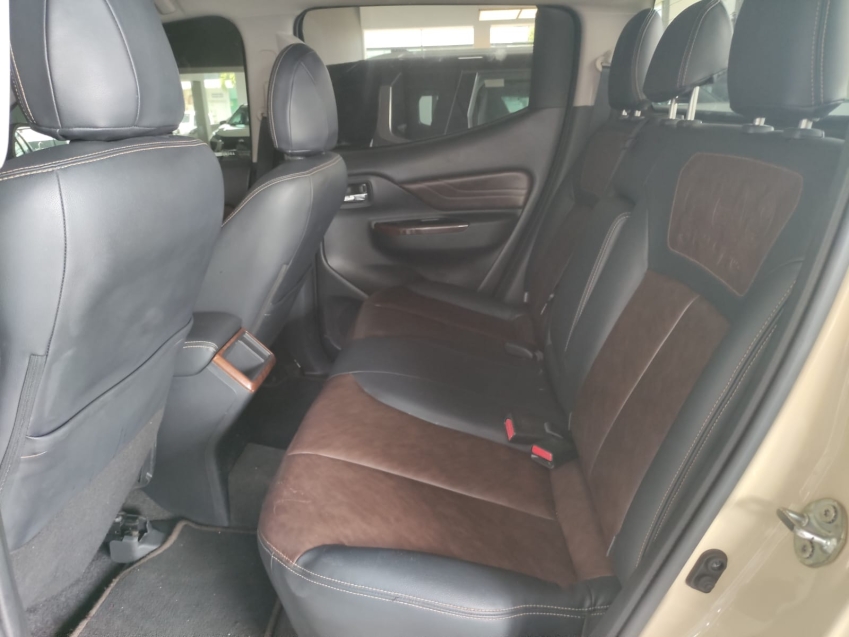 Mitsubishi-L200 TRITON-2.4 16V TURBO DIESEL SPORT HPE-S TERRA CD 4P 4X4 AUTOMÁTICO