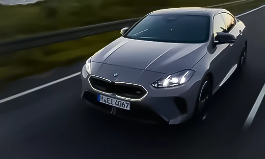 Extrovertido. Alto desempenho. Consistentemente M.