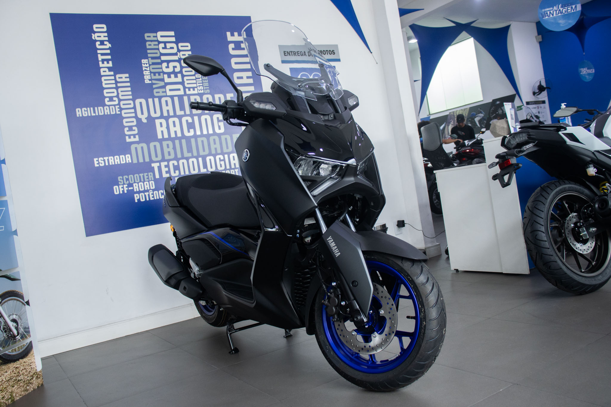YAMAHA-XMAX-XMAX 300 CONNECTED