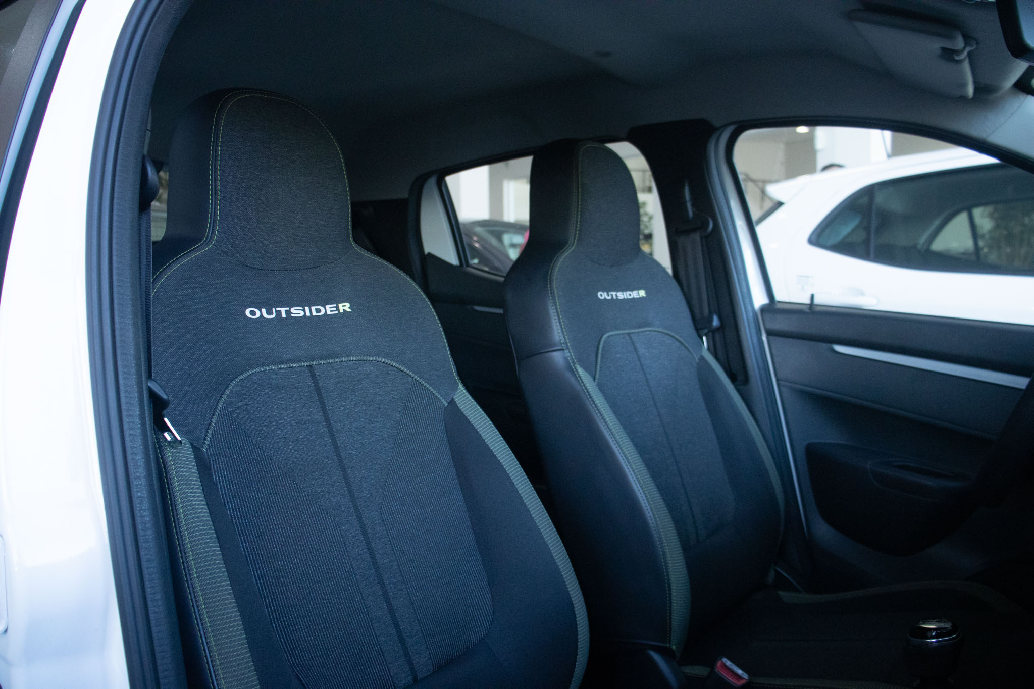 Renault-KWID-KWID OUTSIDER 1.0 Flex 12V 5p Mec.