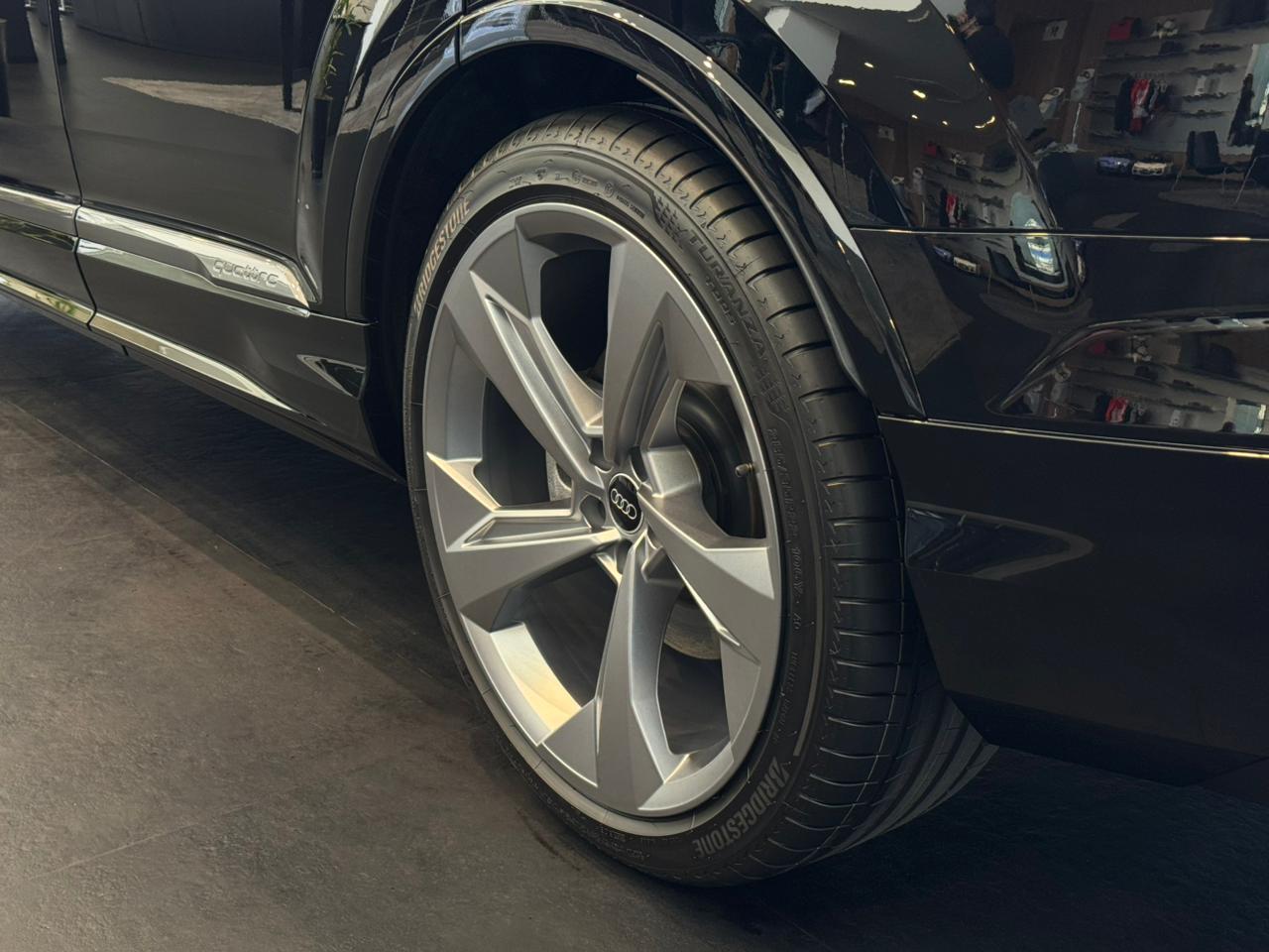 Audi-Q7-Q7 S-Line 3.0 V6 TFSI Quattro Tiptronic