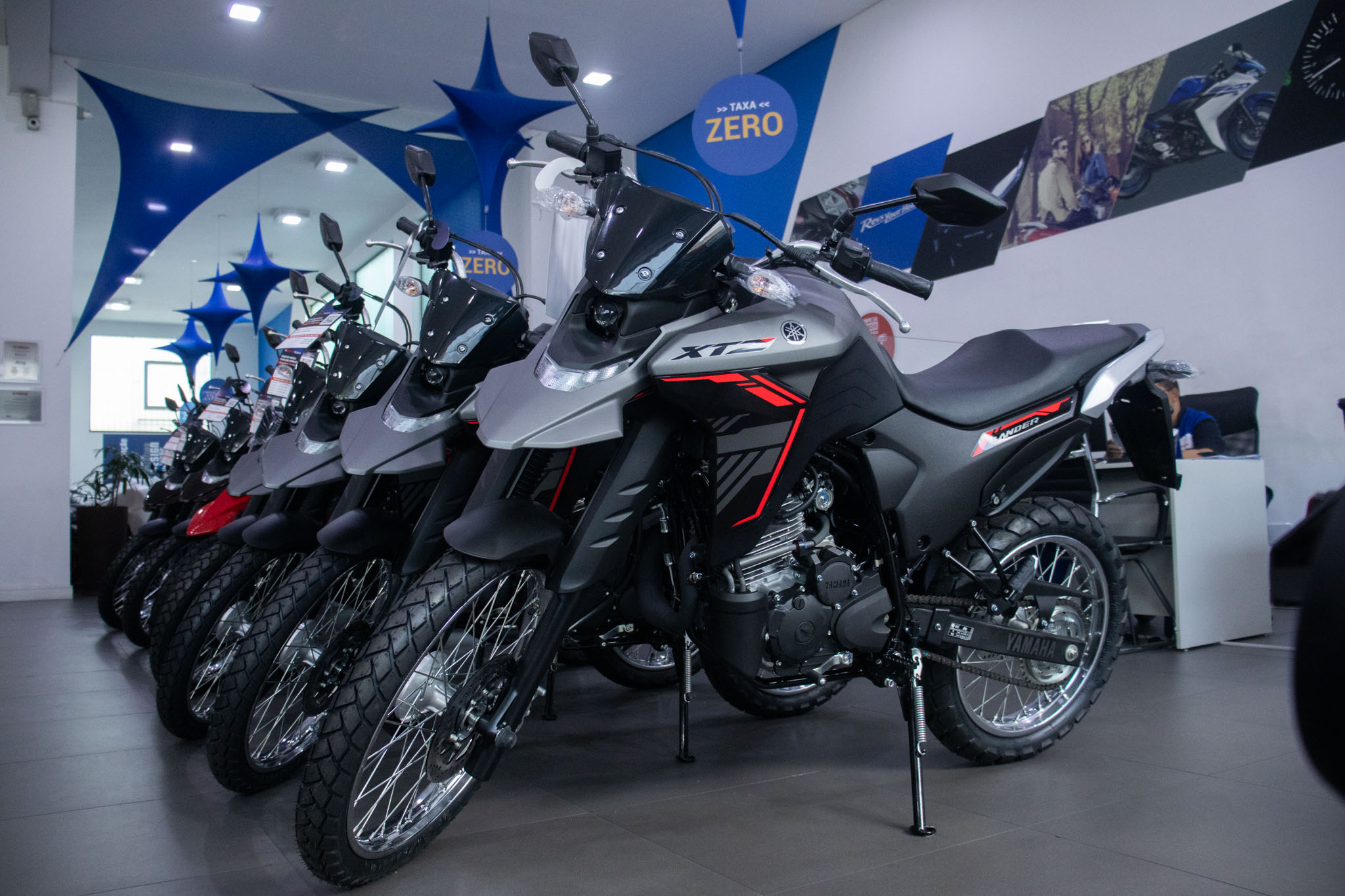 XTZ 250 LANDER CONNECTED