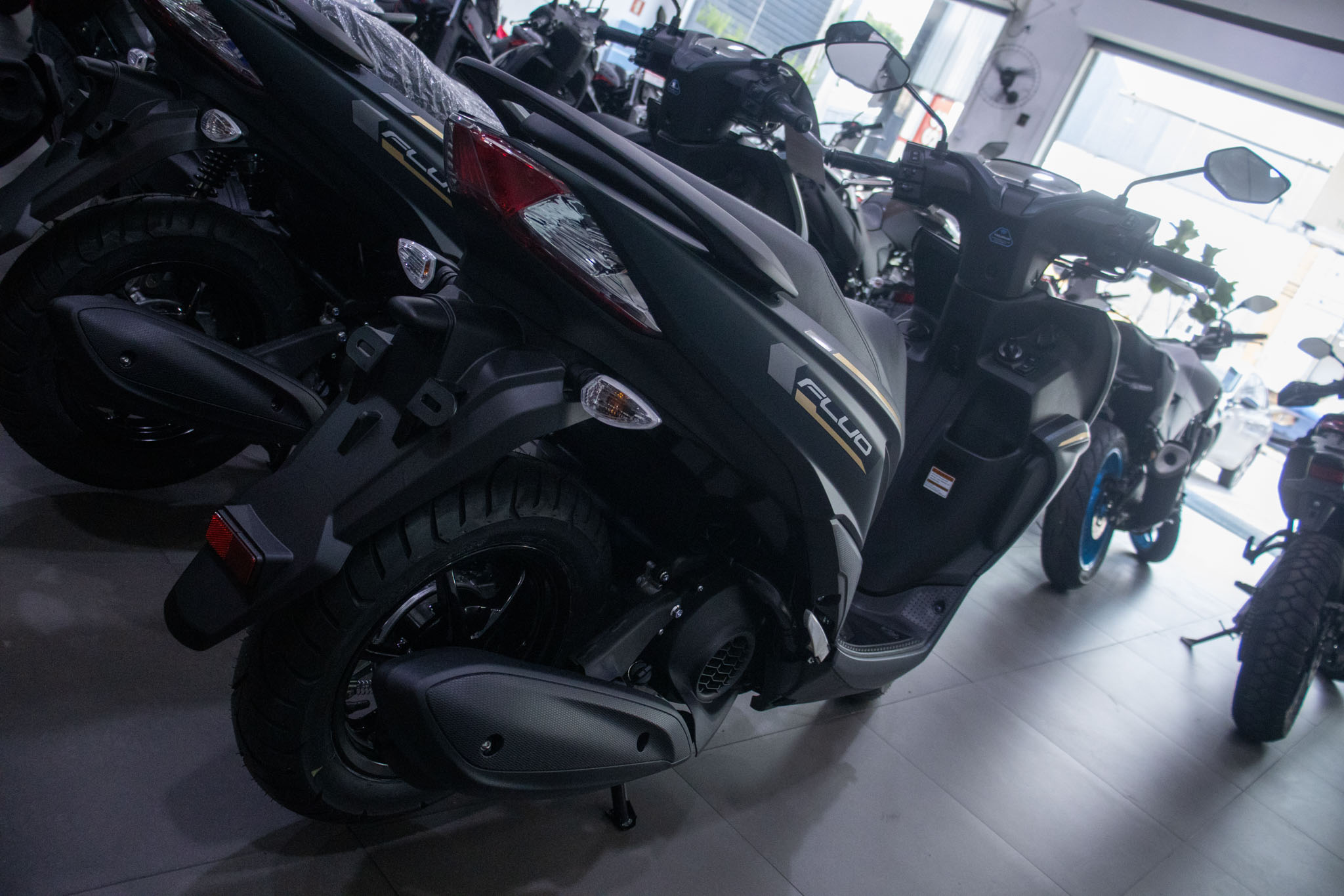 YAMAHA-FLUO-FLUO 125 CONNECTED (Híbrido)