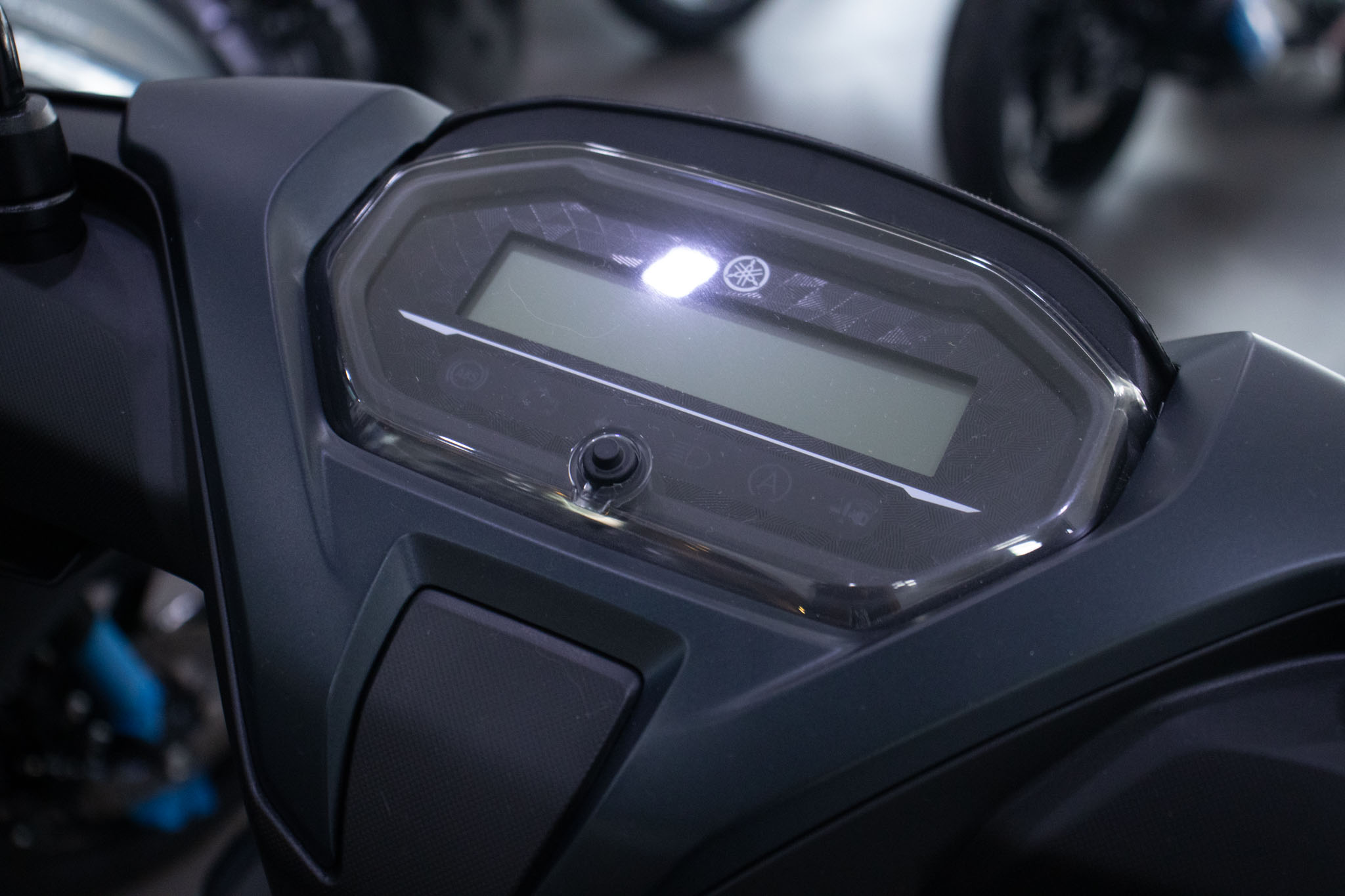 YAMAHA-FLUO-FLUO 125 CONNECTED (Híbrido)