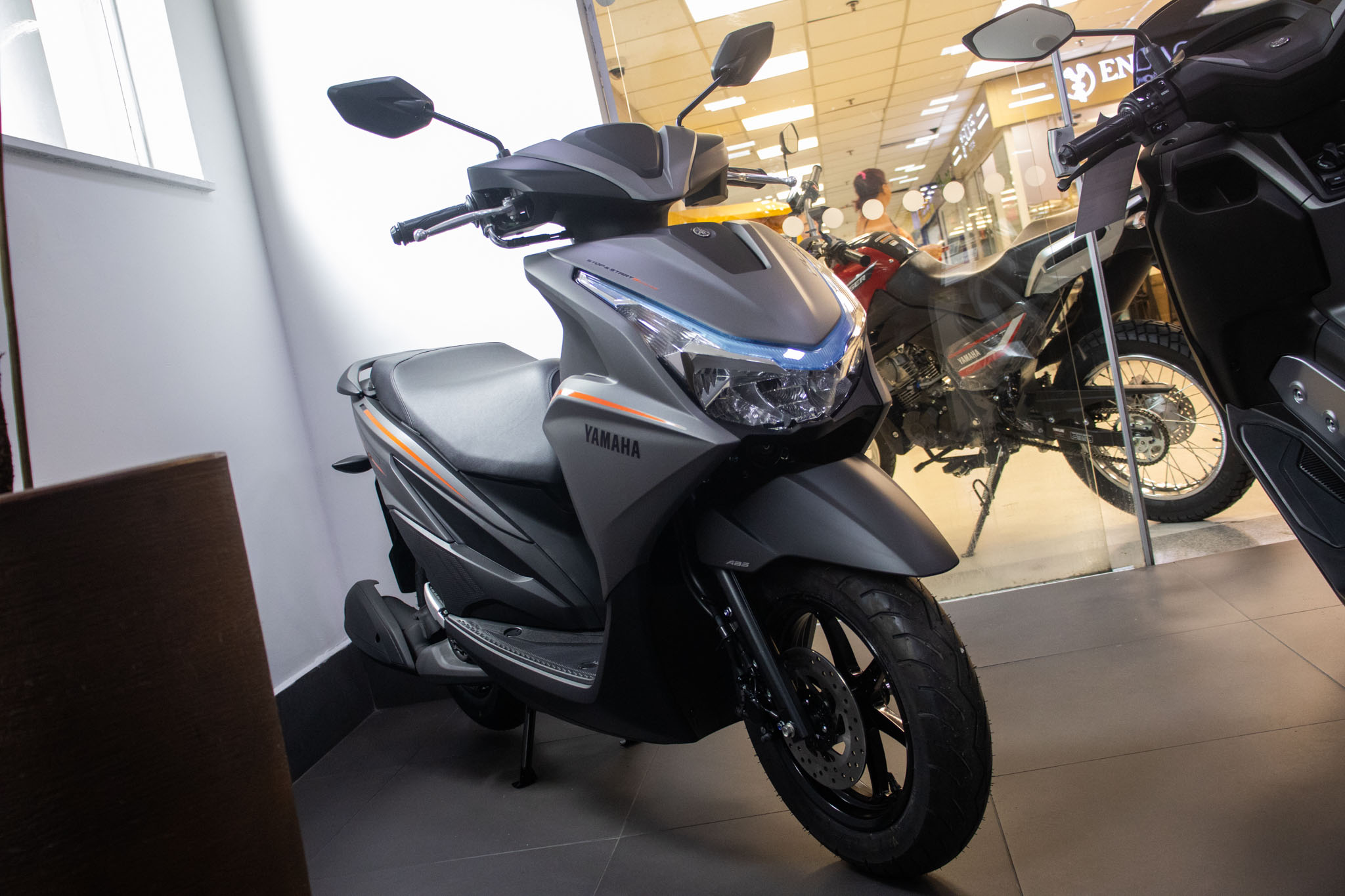 YAMAHA-FLUO-FLUO 125 CONNECTED (Híbrido)