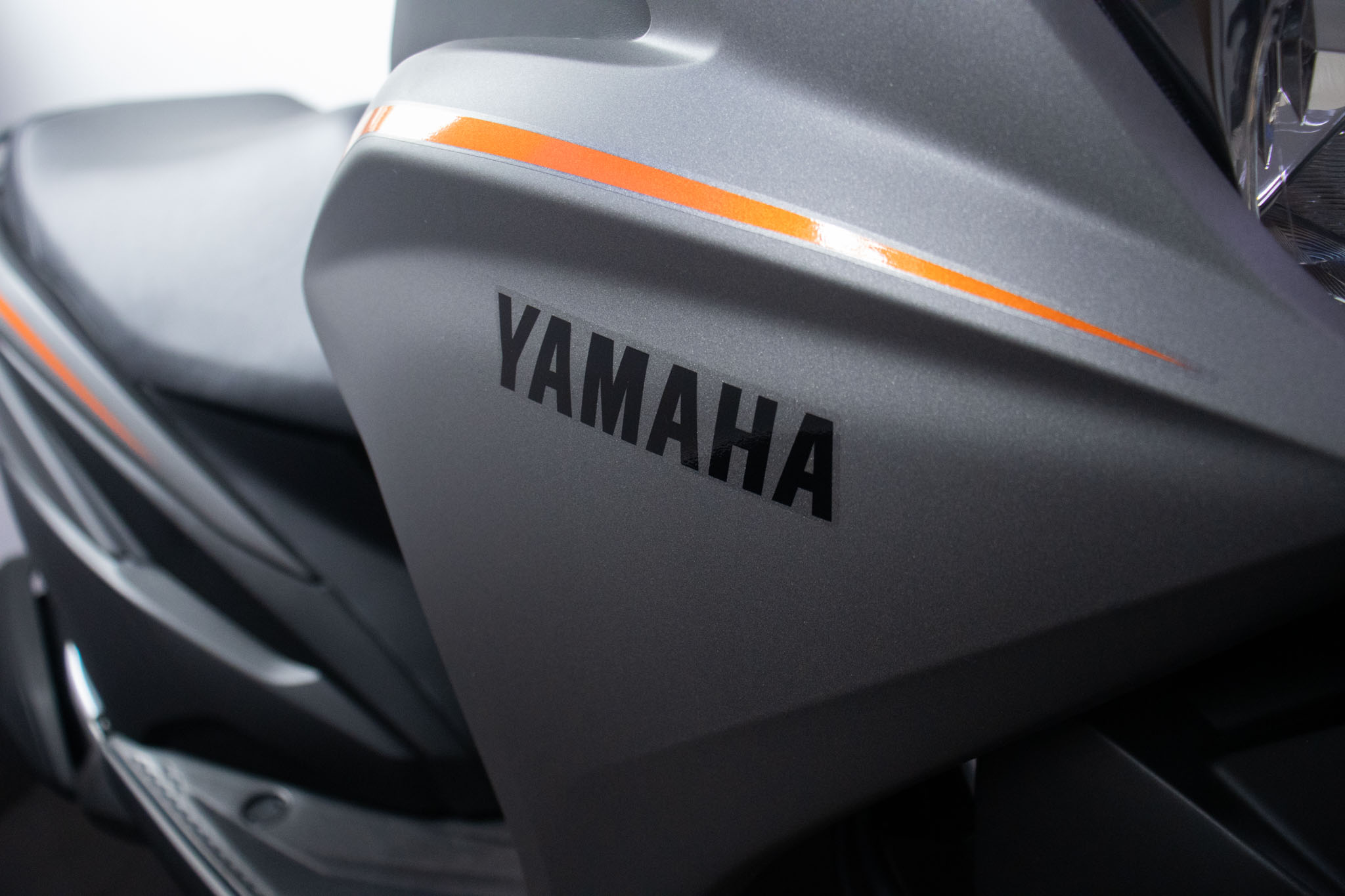 YAMAHA-FLUO-FLUO 125 CONNECTED (Híbrido)