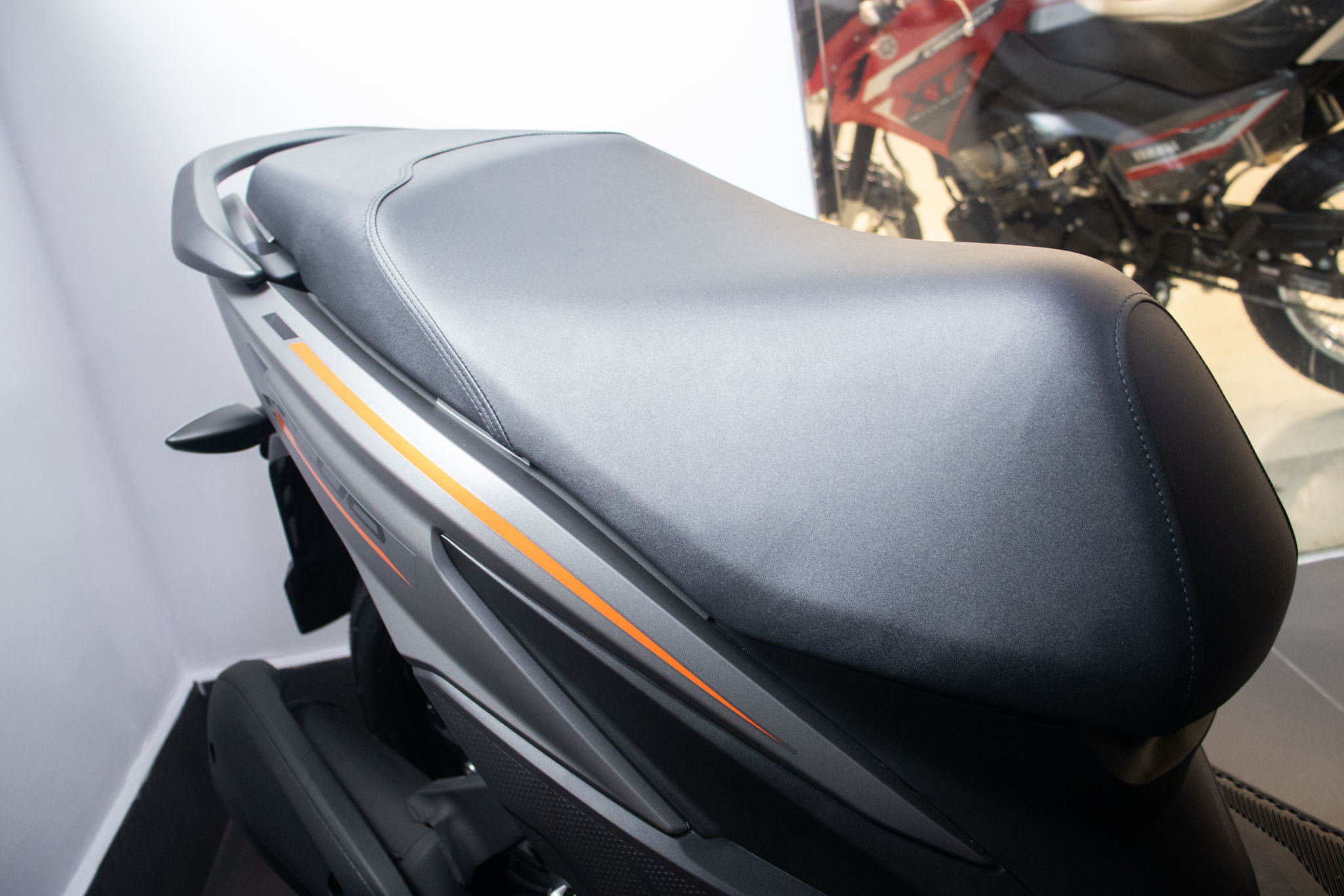 YAMAHA-FLUO-FLUO 125 CONNECTED (Híbrido)