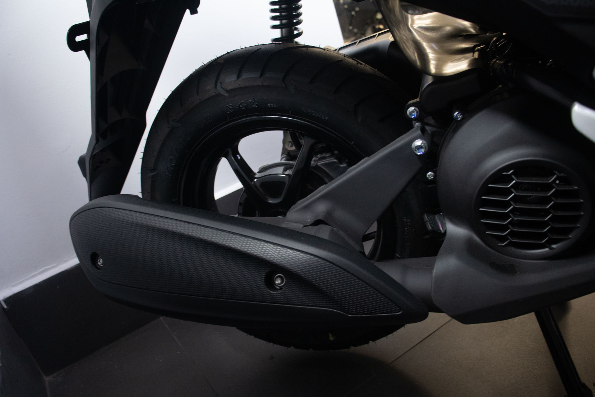 YAMAHA-FLUO-FLUO 125 CONNECTED (Híbrido)