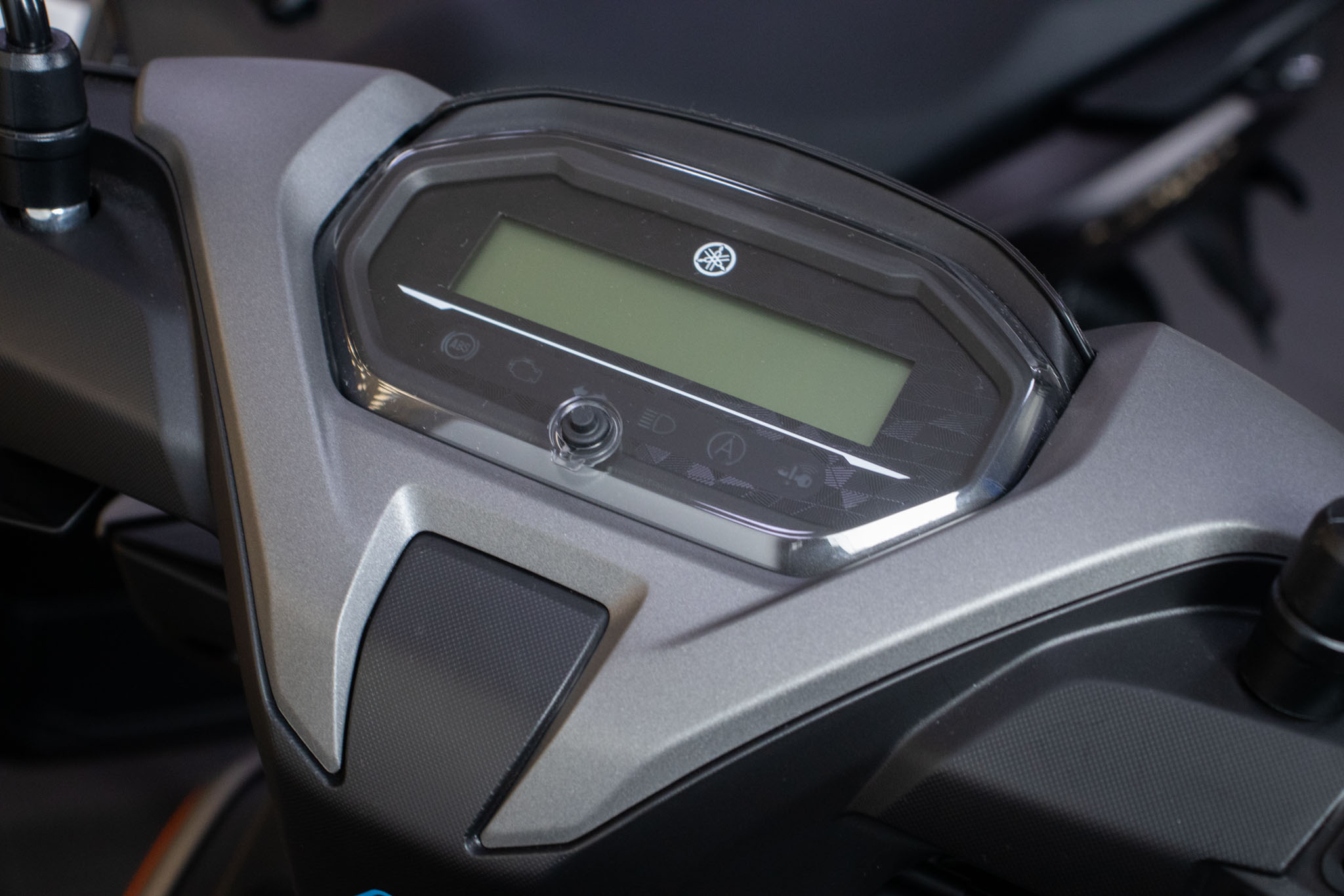 YAMAHA-FLUO-FLUO 125 CONNECTED (Híbrido)