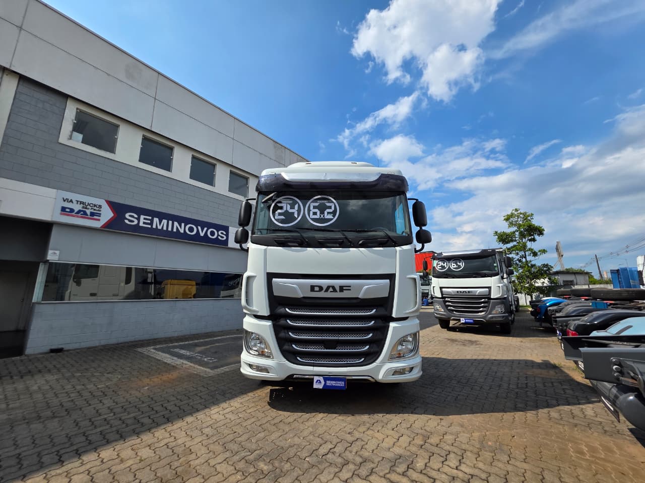 XF FTS480 6x2 Space Cab (Diesel)(E6)