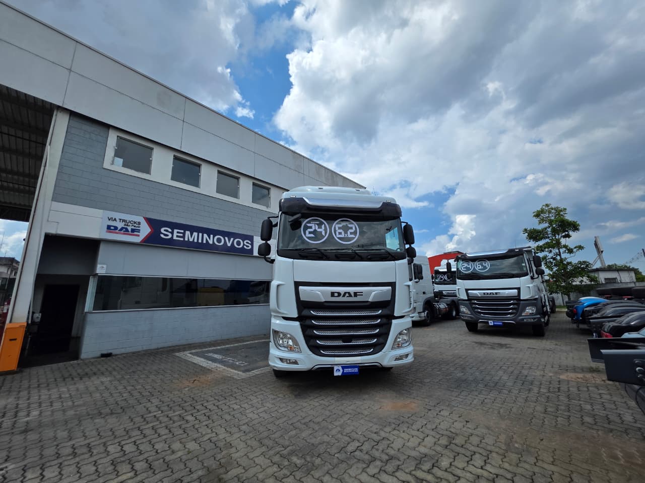 XF FTS480 6x2 Space Cab (Diesel)(E6)